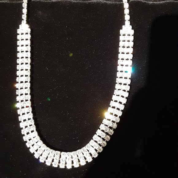 Elegant Silver Necklace and Bracelet Set - Picture 3 of 8